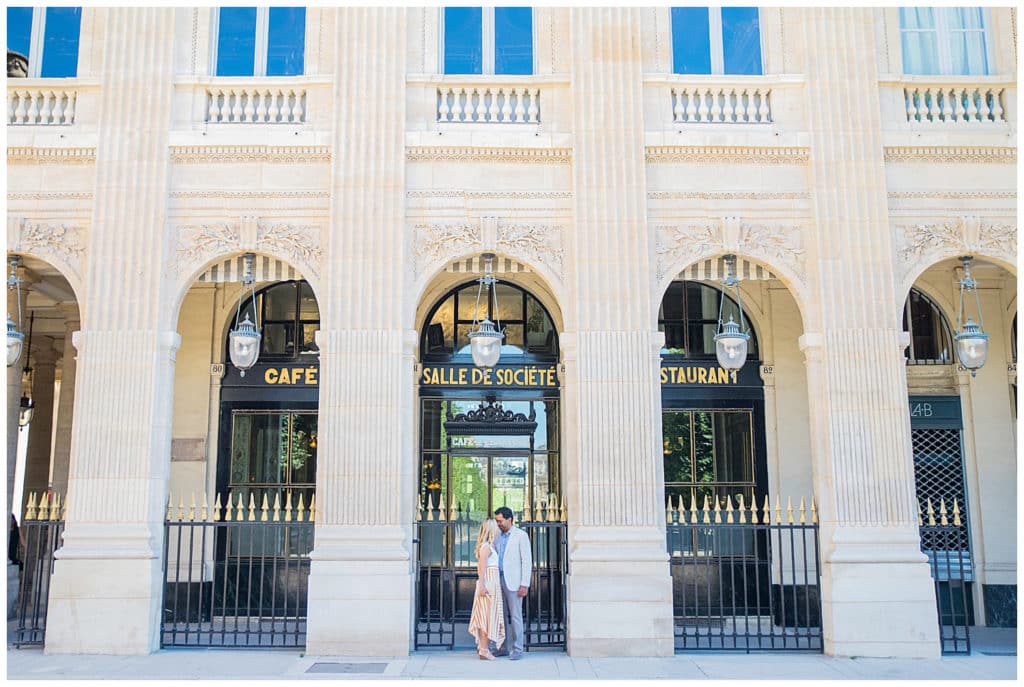 An anniversary photo session in Paris, between Palais Royal and Ile Saint-Louis