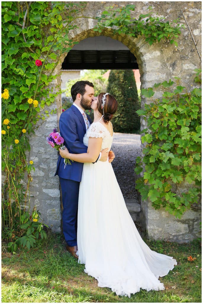 Un mariage intime et décontracté dans le jardin familial
