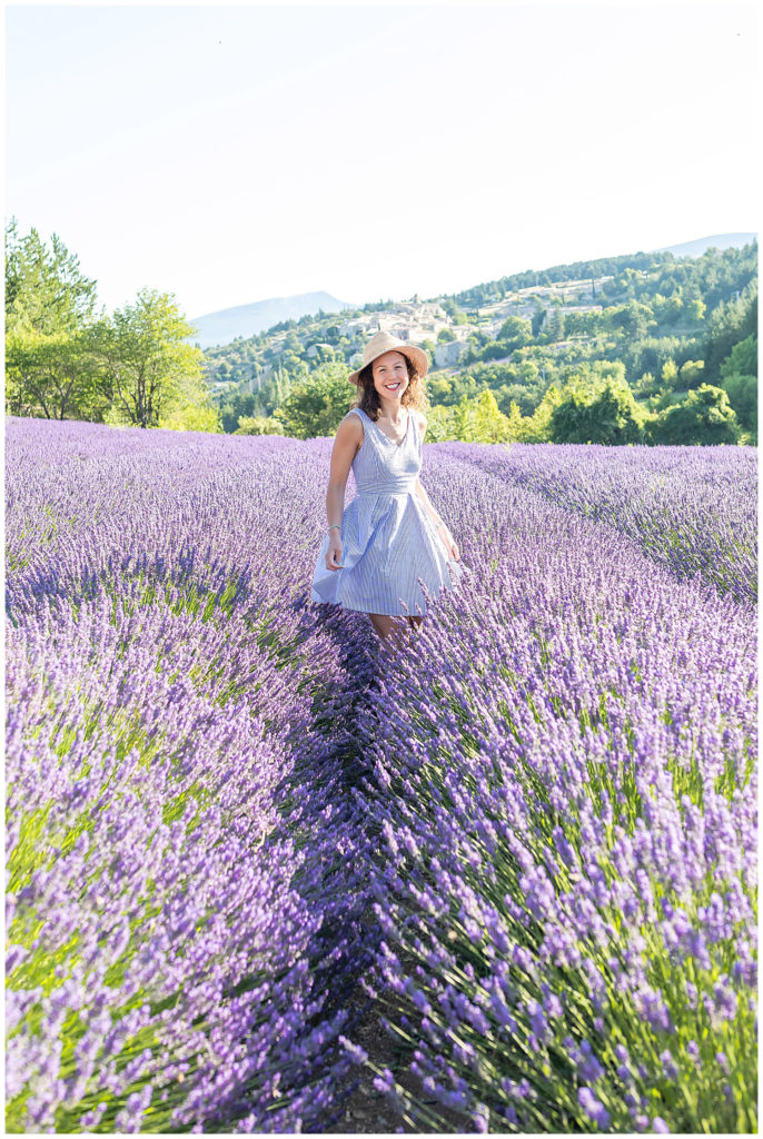 A lavender fields engagement photo session in Sault, Provence