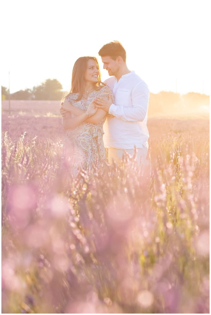 An anniversary photo session in the lavender fields of Valensole, Provence
