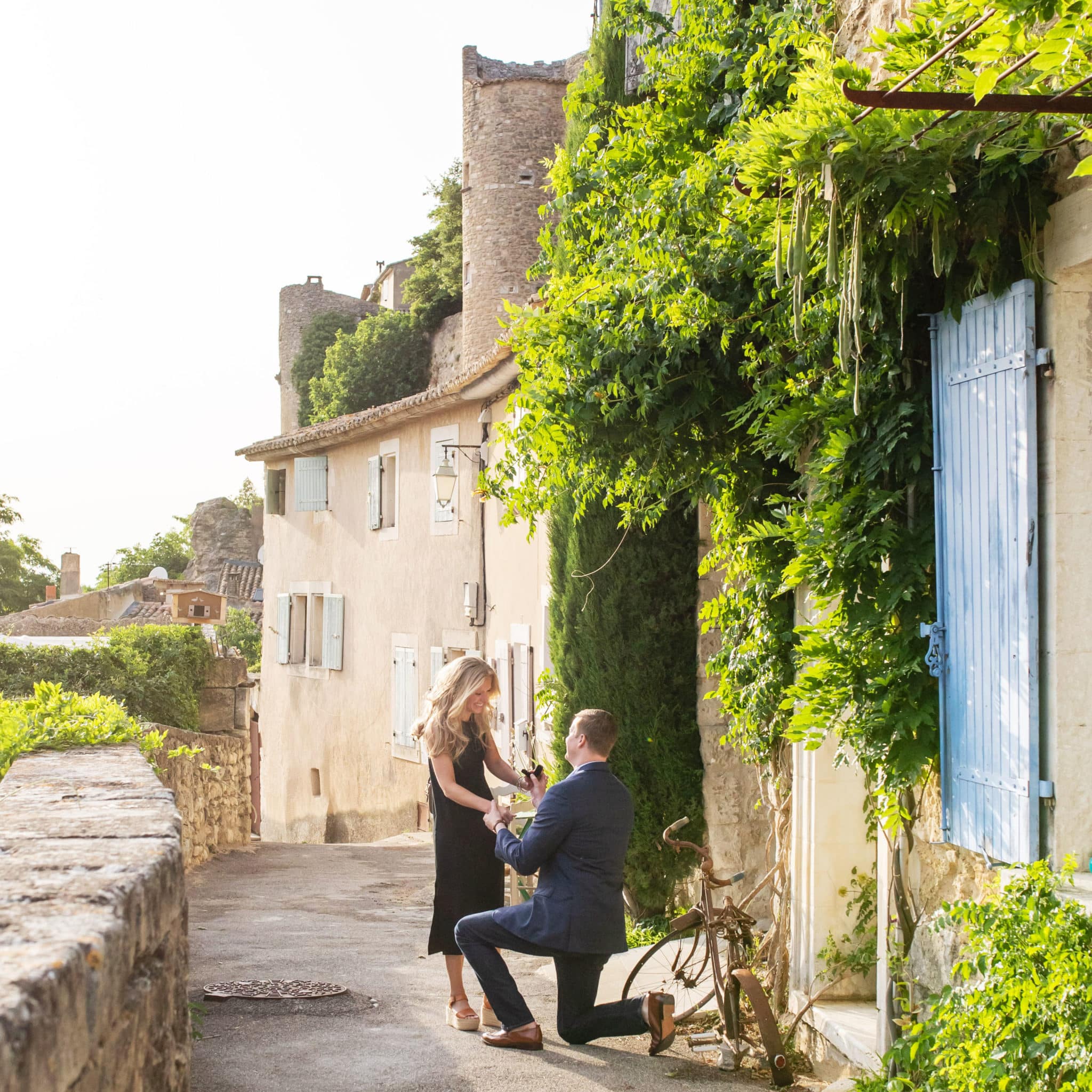 Menerbes-Luberon-Provence-France-wedding-proposal-engagement-photographer-photographe