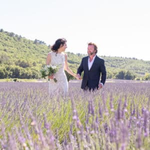 Elopement photo session in the lavender fields of Provence France