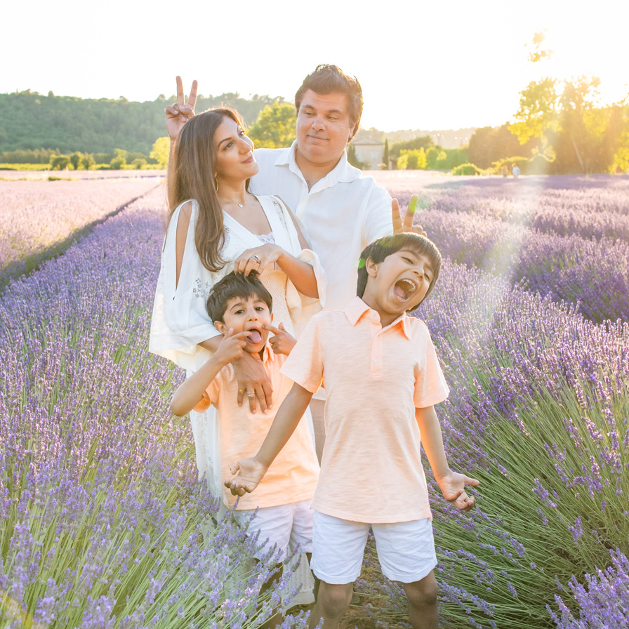 Lavender fields family photos in Provence France